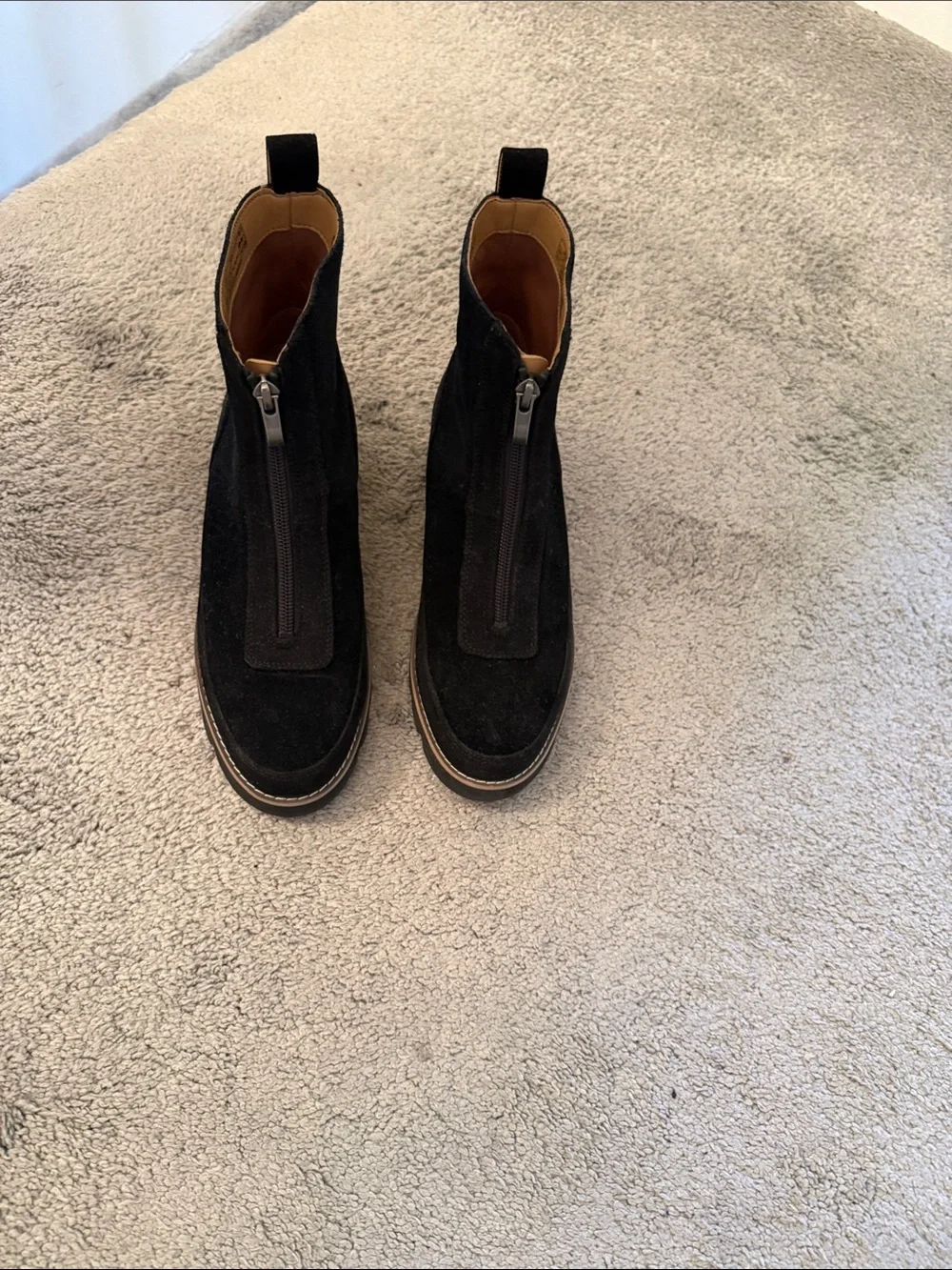 Vionic Women’s Estilo Black Suede Zip Front Chelsea Boots- Worn once!!!